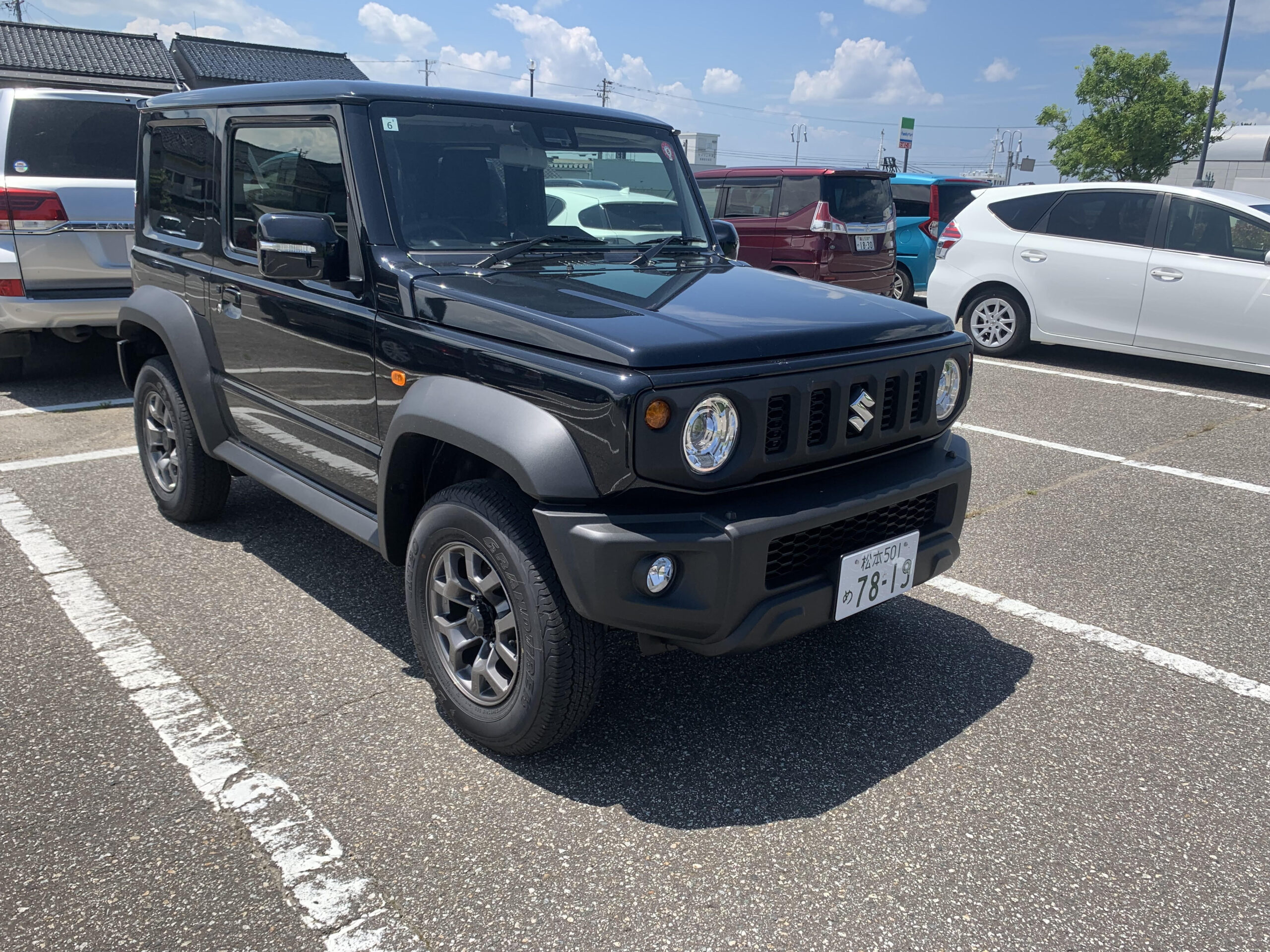 富山の駐車場でジムニーシエラ